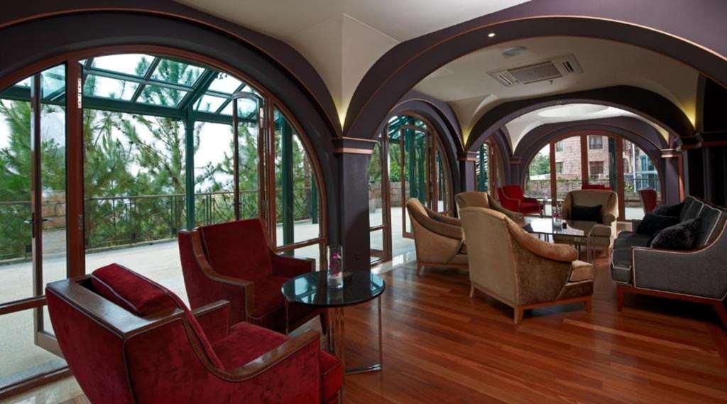The Chateau Spa & Wellness Resort Bukittinggi Restaurant foto